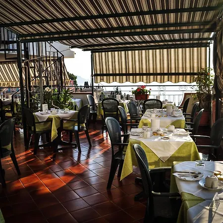 Hotel Condor 3*